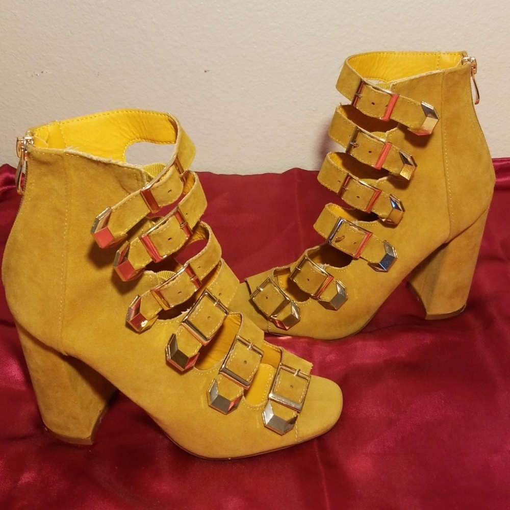 NWOT Gold "70s Style Booties